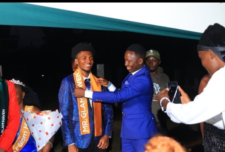 Mr. Glam Haven Sashing Moment